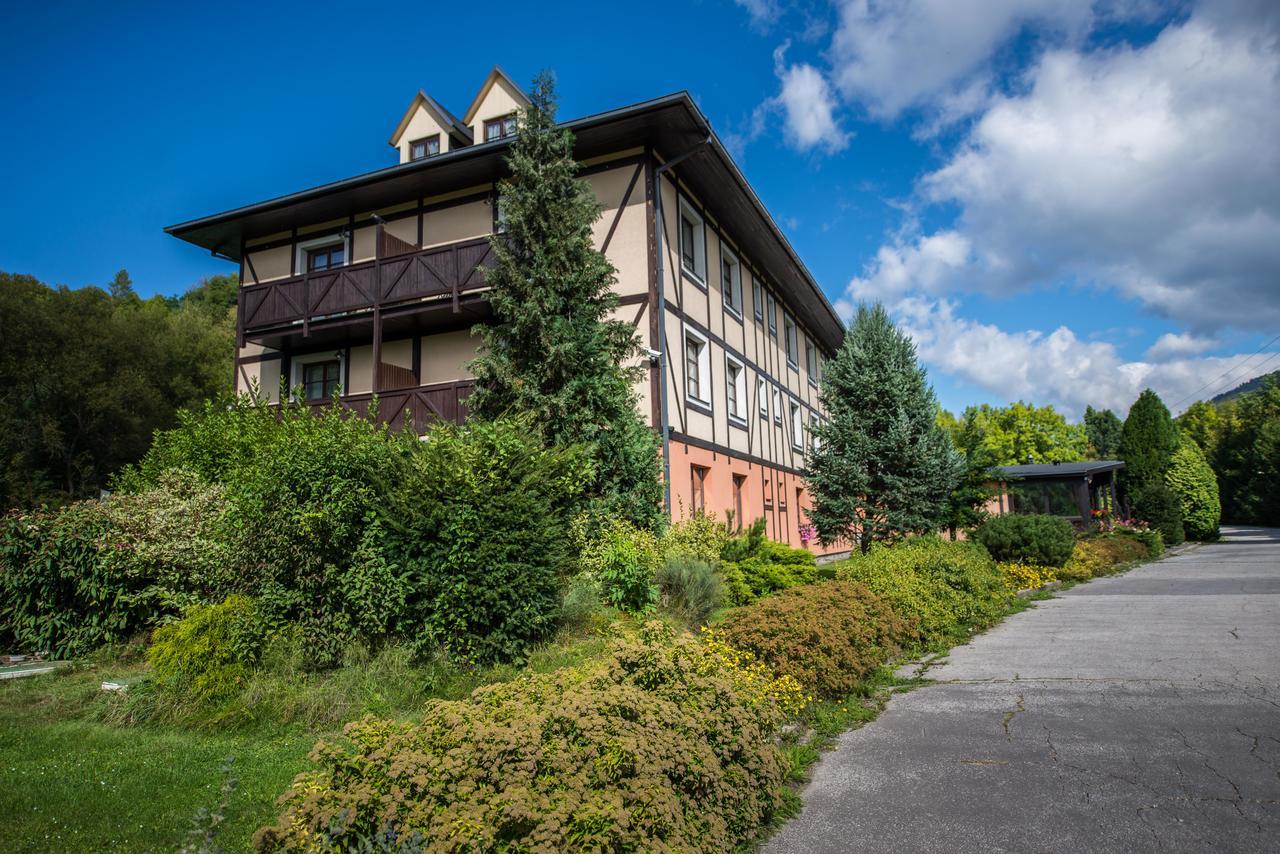 Hotel Golfer Kremnica Exteriör bild
